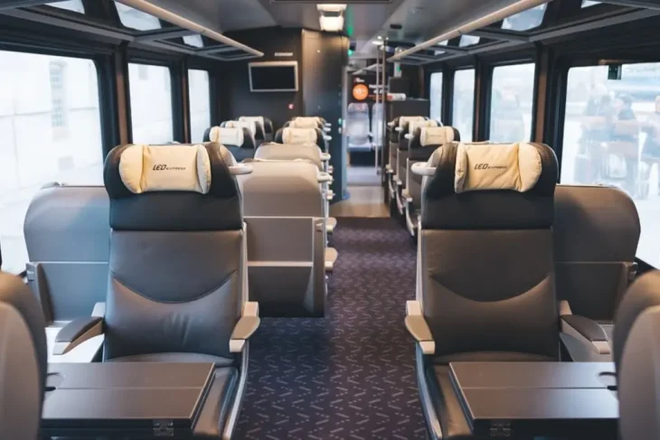 Вагон поезда Leo Express в классе Economy Plus