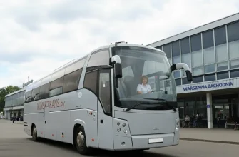 Автобус Минсктранс на вокзале в Польше Warszawa Zachodnia иллюстрация