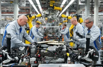 Производственная линия на современном автомобильном заводе